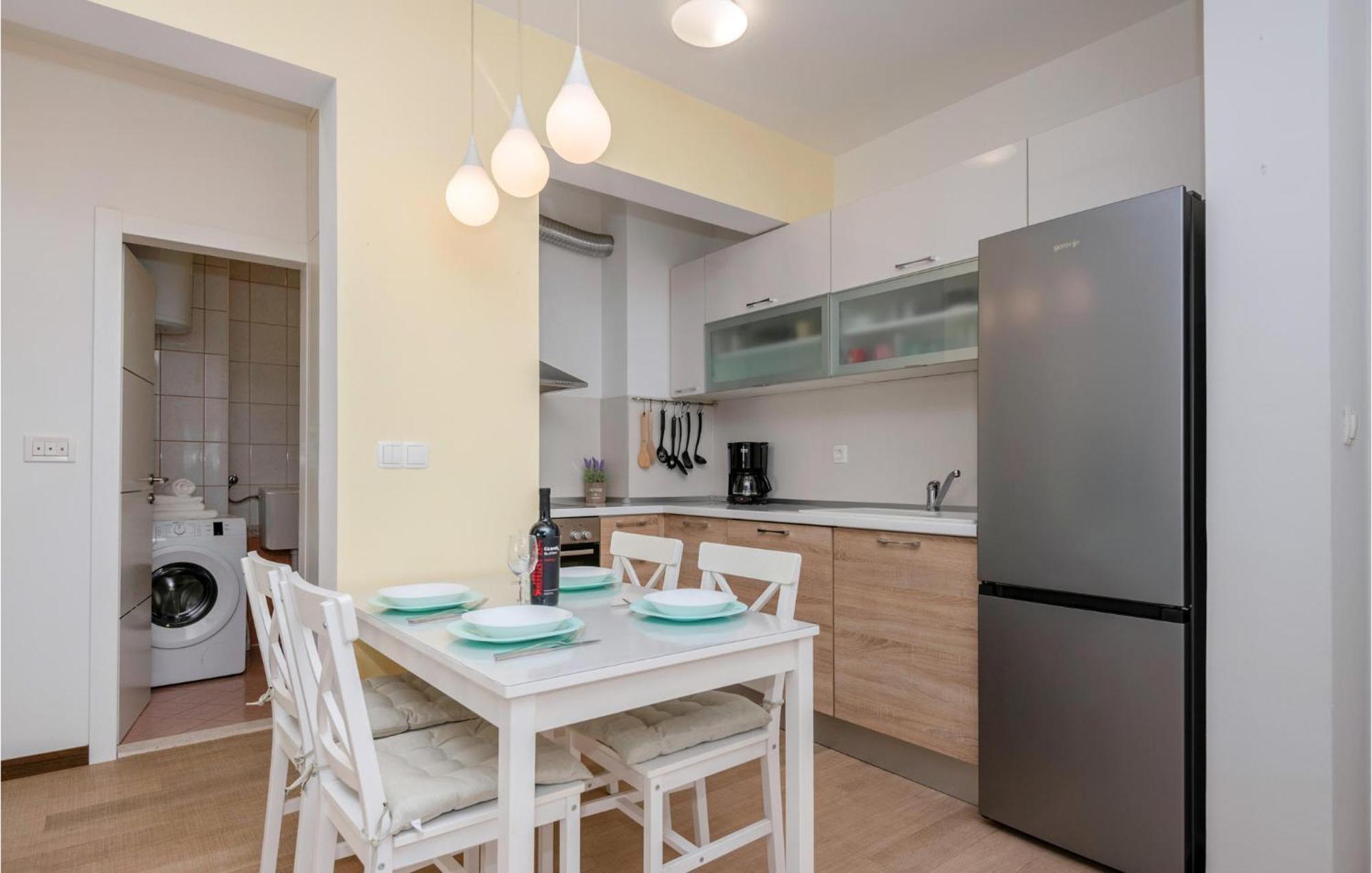 1 Bedroom Beautiful Apartment In Baška Voda المظهر الخارجي الصورة