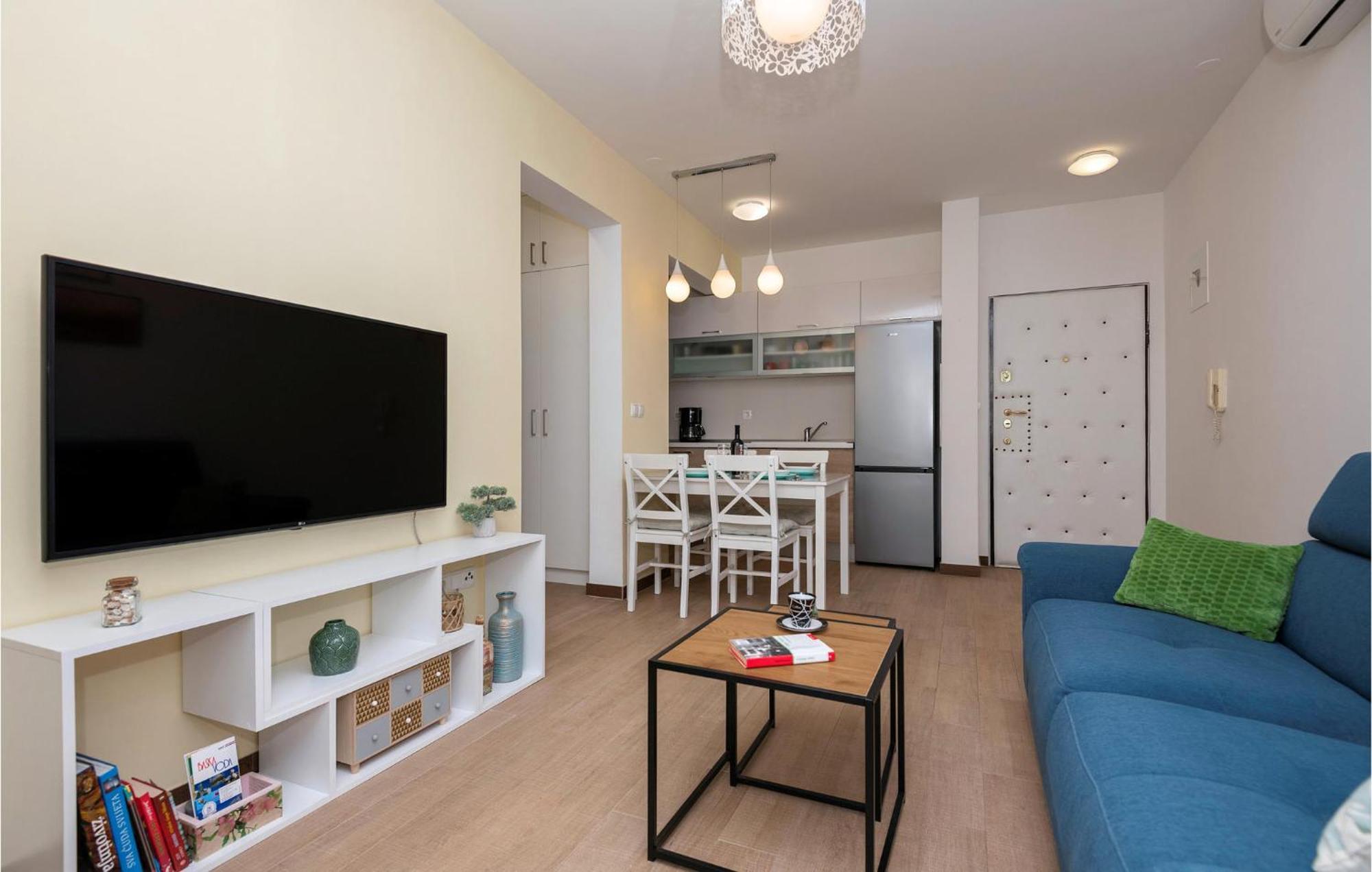 1 Bedroom Beautiful Apartment In Baška Voda المظهر الخارجي الصورة