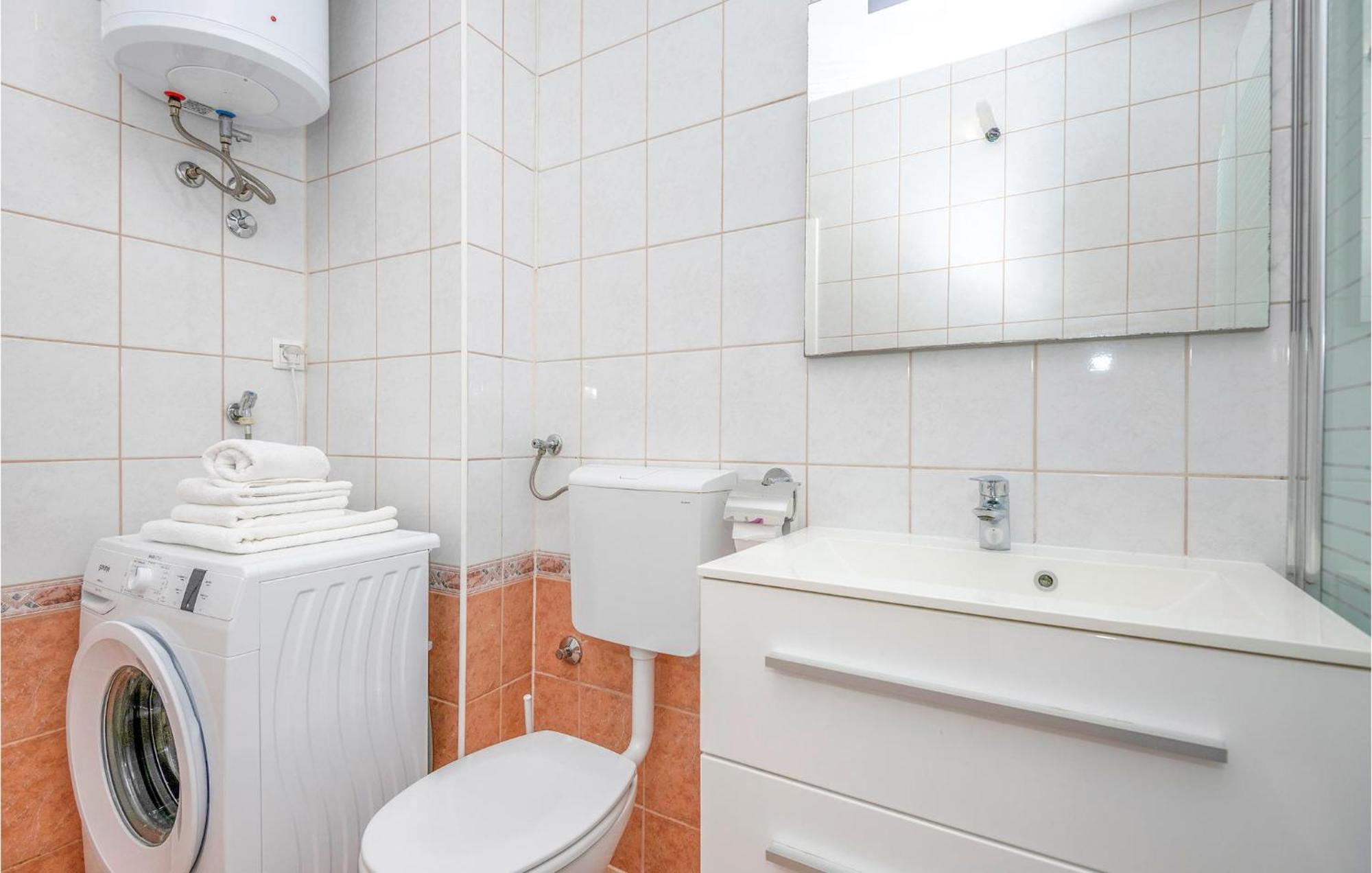 1 Bedroom Beautiful Apartment In Baška Voda المظهر الخارجي الصورة