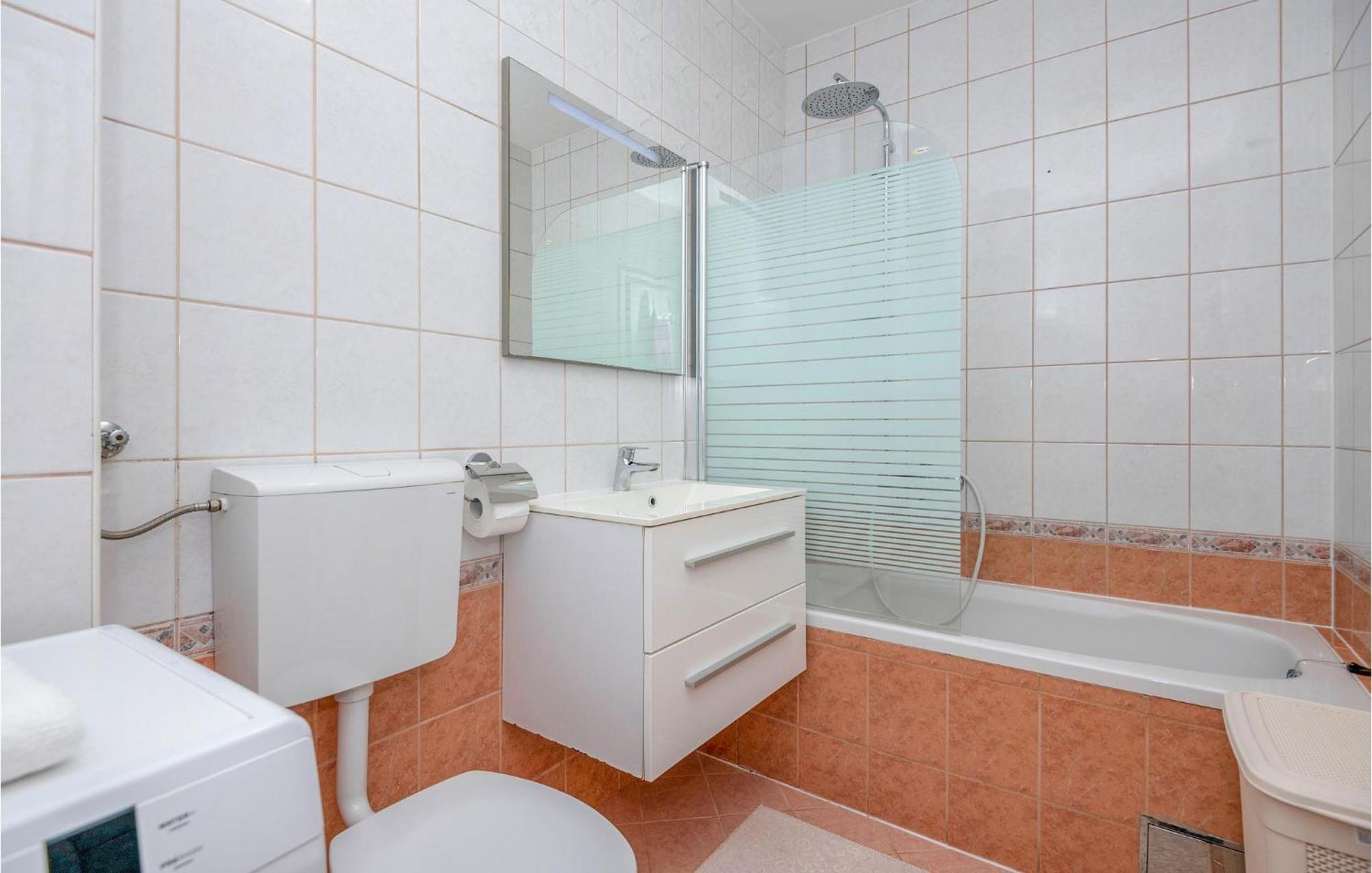 1 Bedroom Beautiful Apartment In Baška Voda المظهر الخارجي الصورة